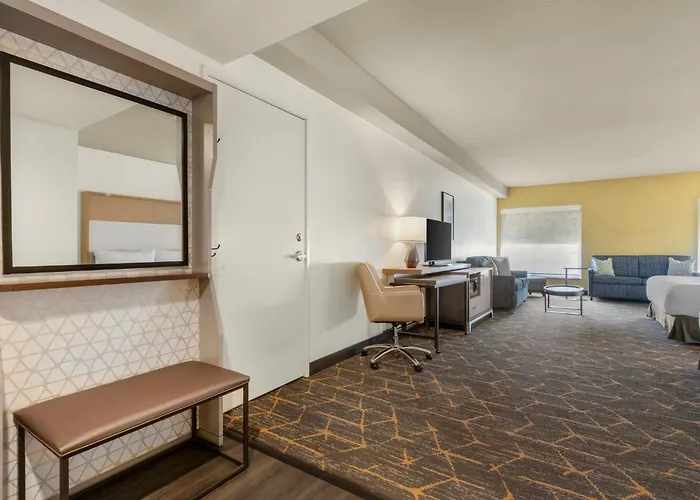 Holiday Inn & Suites Oakland - Airport By Ihg